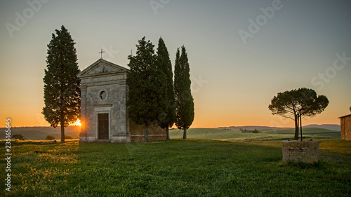 Capella di Vialeta bei Sonnenaufgang photo
