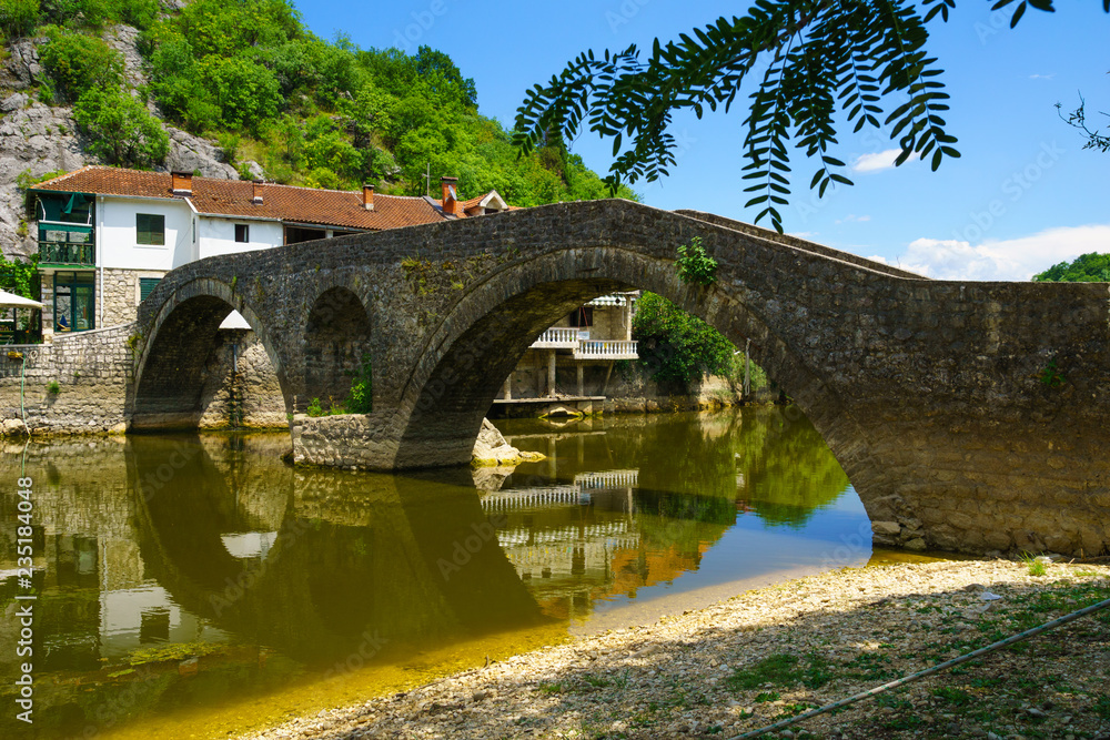 Fototapeta premium Rijeka Crnojevica Bridge