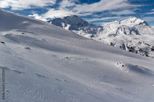 Panoramic view of the snow-covered Alps in winter, in the canton of Graubünden in Switzerland. © serghi8