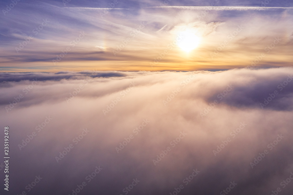 Sonnenuntergang über den Wolken