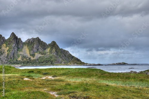 Norwegen, Nordland, Andenes, Andøya, Vesterålen, Insel, Küste, Sommer, Straße, Landstraße, Gebirge, Fv 976, 976, Dorf, Brandung, Andhauet, Bleik, Stranda, Røyken, photo