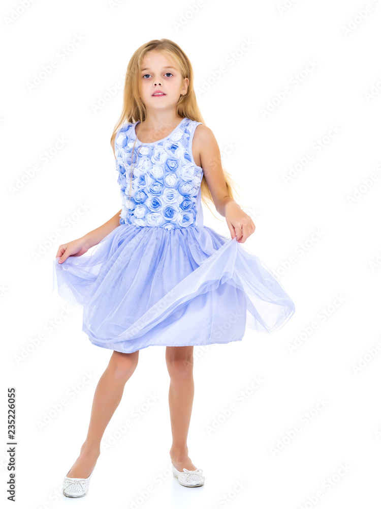 Naklejka premium The little girl is full-length.