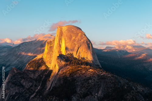 Obraz na płótnie Half Dome from Glacier Point in Yosemite National Park, California, USA w salonie