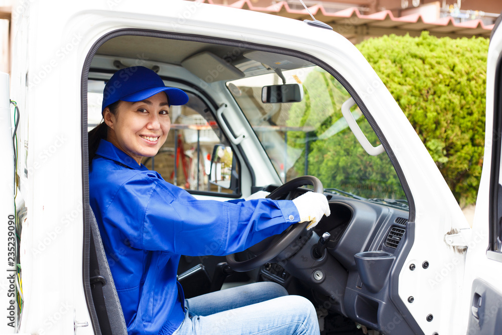 運送業者の女性