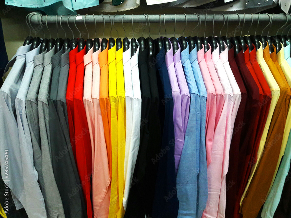 เสื้อผ้าหลากสี เสื้อผ้าหลากสี