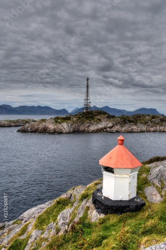 Lofoten, Norwegen, Henningsvær, Svolvær, Hafen, Dorf, Fischereihafen, Fischerboot, Leuchtturm, Wärterhaus, Trockengestell, Stockfisch, Sender, Sendemast, Fischerdorf photo