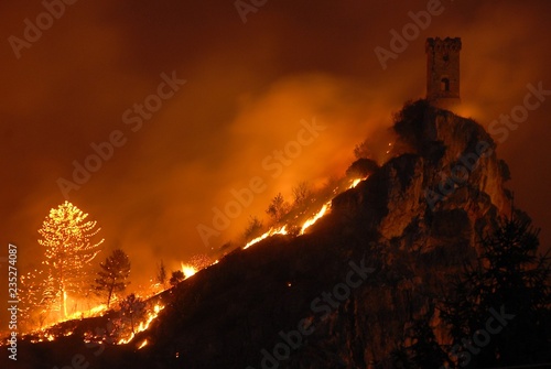 Incendio monte pisano photo