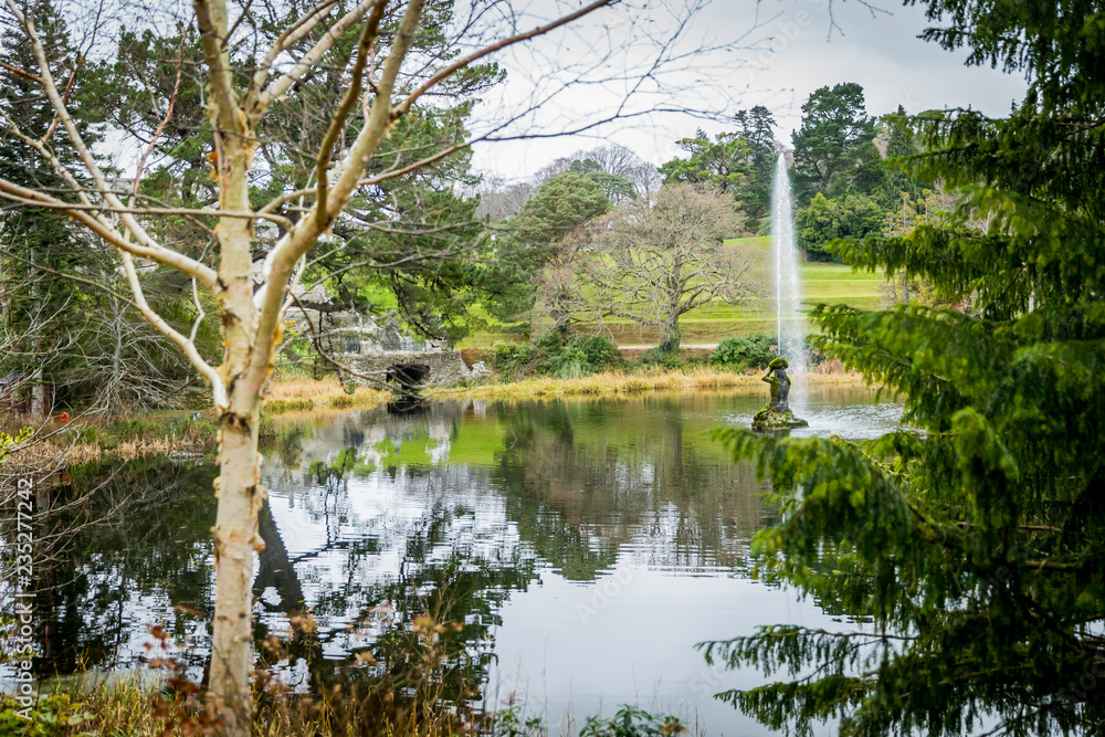 Fototapeta premium fountain in the lake on estate