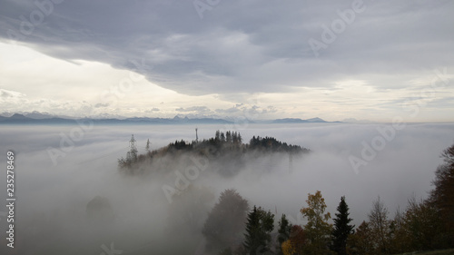Obraz na płótnie Berge - über den Wolken w salonie