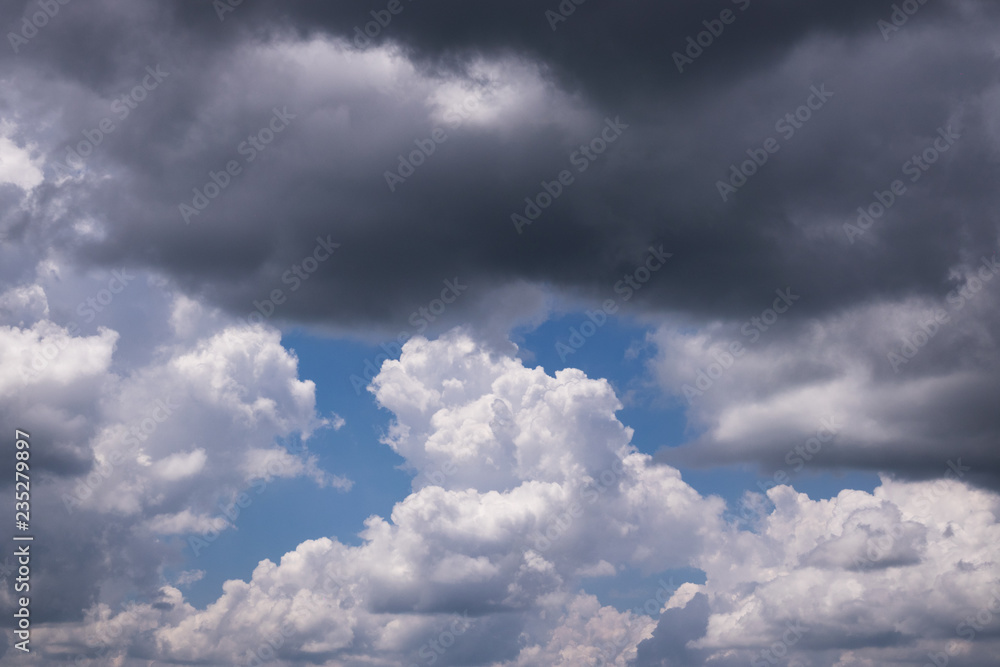 Dramatische Wolken am Himmel Dramatische Wolken am Himmel