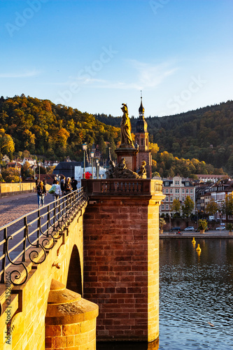 Alte Brücke Heidelberg bei traumhaftem Wetter