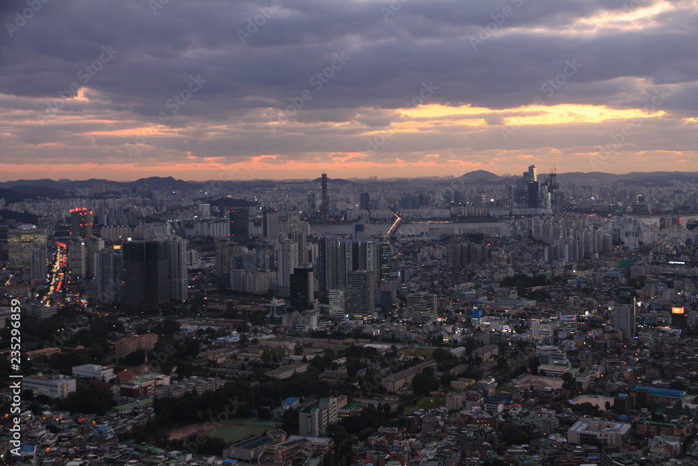 Fototapeta premium Sunset View of Seoul’s Skyline in South Korea