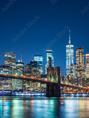 ニューヨーク ブルックリン・ブリッジとマンハッタン