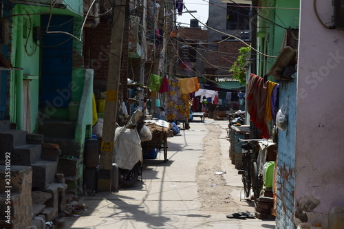 houses in urban slums © Ravi