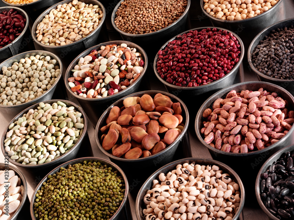 SELECTION OF BEANS AND PULSES