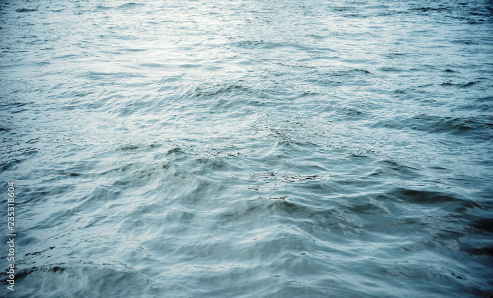 Obraz premium Water surface with ripples and sunlight reflections