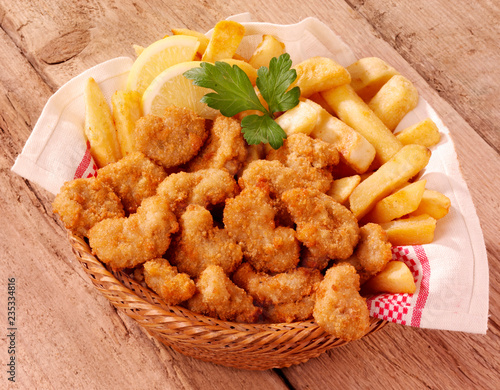 Quadro em tela BASKET OF SCAMPI AND CHIPS
