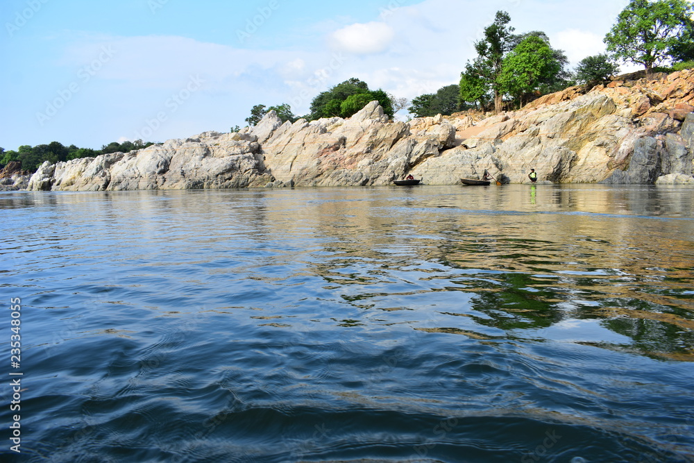 Obraz premium Hogenakkal Mountain portion in India