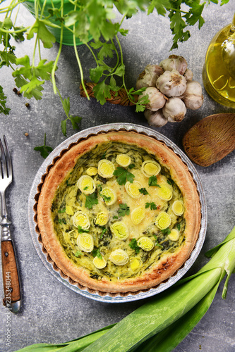 Quiche with leeks and cheese