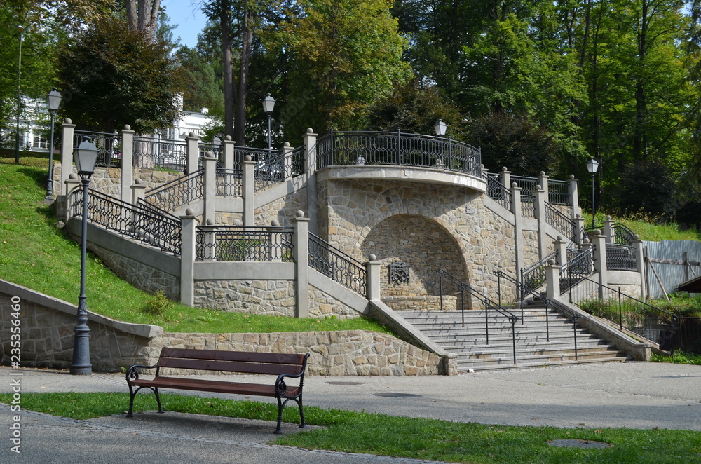 Szczawnica Zdrój, schody w parku Zdrojowym - obrazy, fototapety, plakaty 