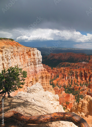 Sun and Rain bryce canyon cloudburst