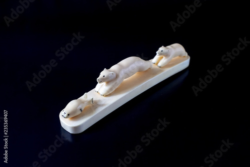 Figures of the walrus bone