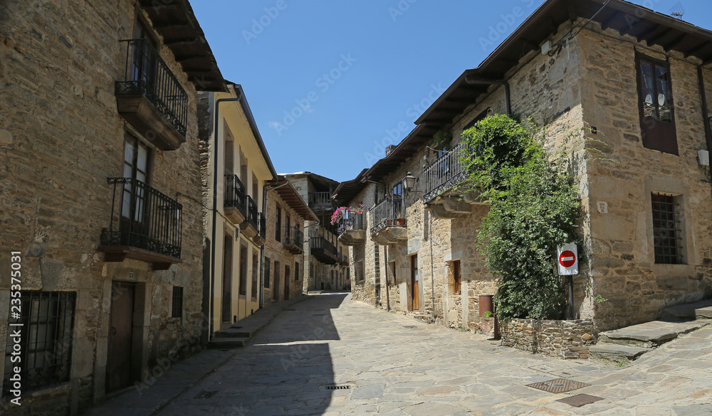Esta es la villa llamada Puebla de Sanabria en Zamora, España