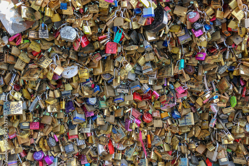 Background of locks © Guido