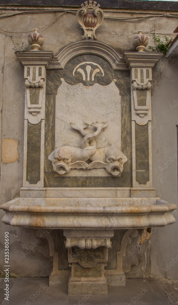 Fototapeta premium Sorrento ancient fountain