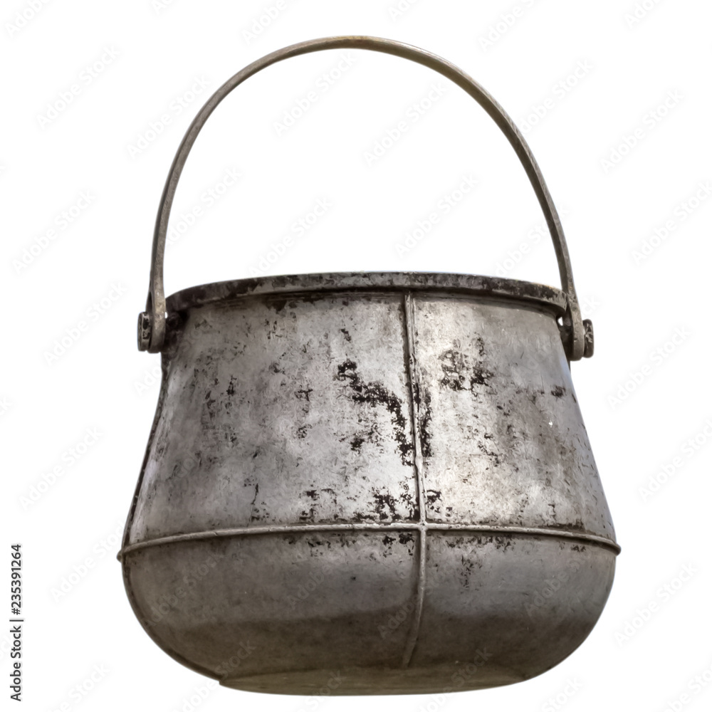 Chaudron ancien métal, fond blanc Chaudron ancien métal, fond blanc