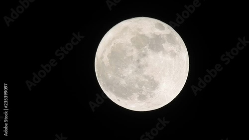 晩秋の満月、感謝の満月、月イメージ素材