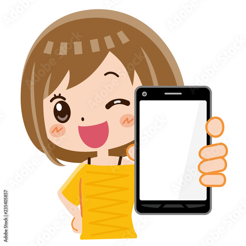 スマホの画面を向ける女性