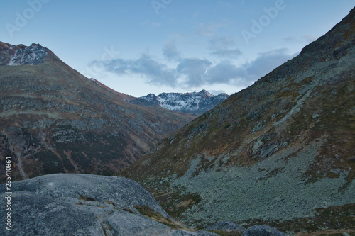 Obraz na płótnie Wanderung in den Schweizer Alpen w salonie