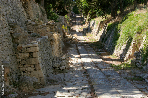 Fototapeta Naklejka Na Ścianę i Meble -  Old historic road through Knossos, Crete, Greece