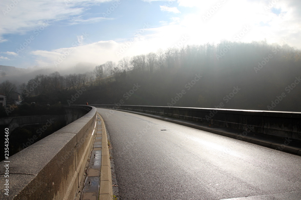 Fototapeta premium Pont du barrage de la Rive