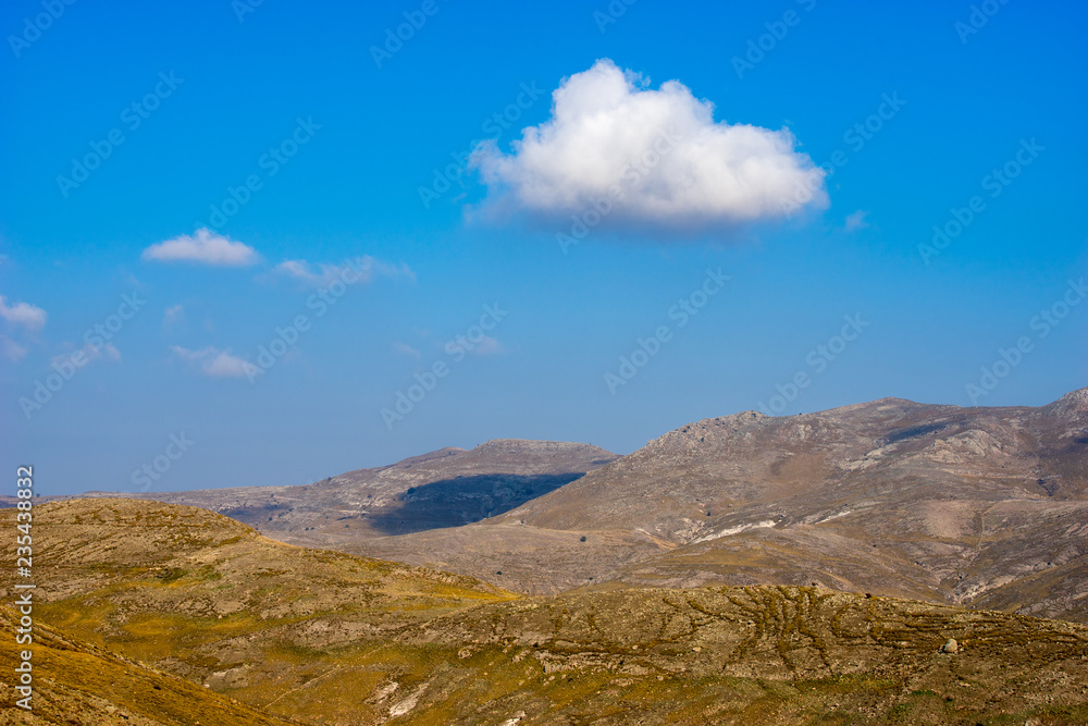 Berg mit Wolke