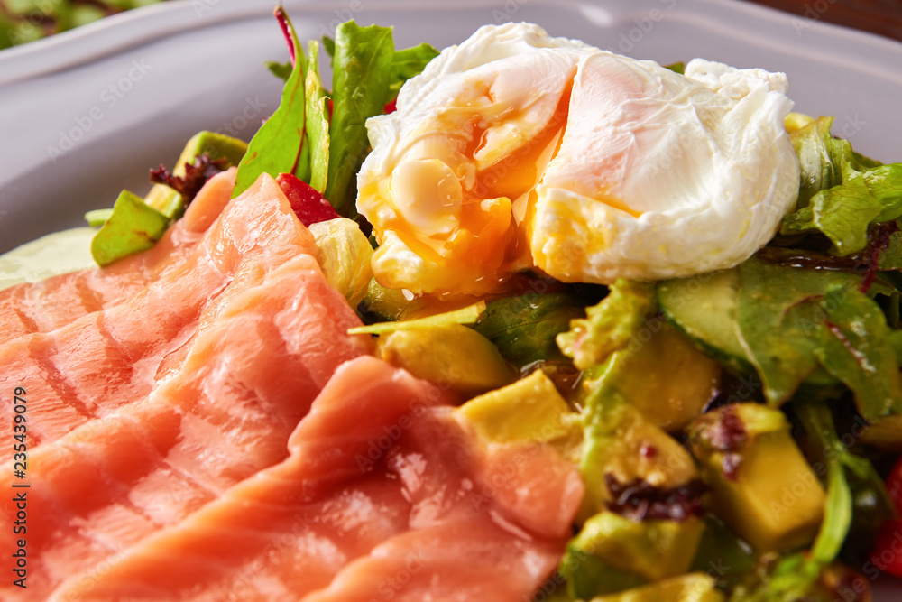 Poached egg, smoked salmon and salad Poached egg, smoked salmon and salad