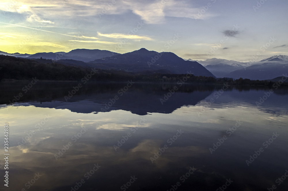 Fototapeta premium Lake and mountain