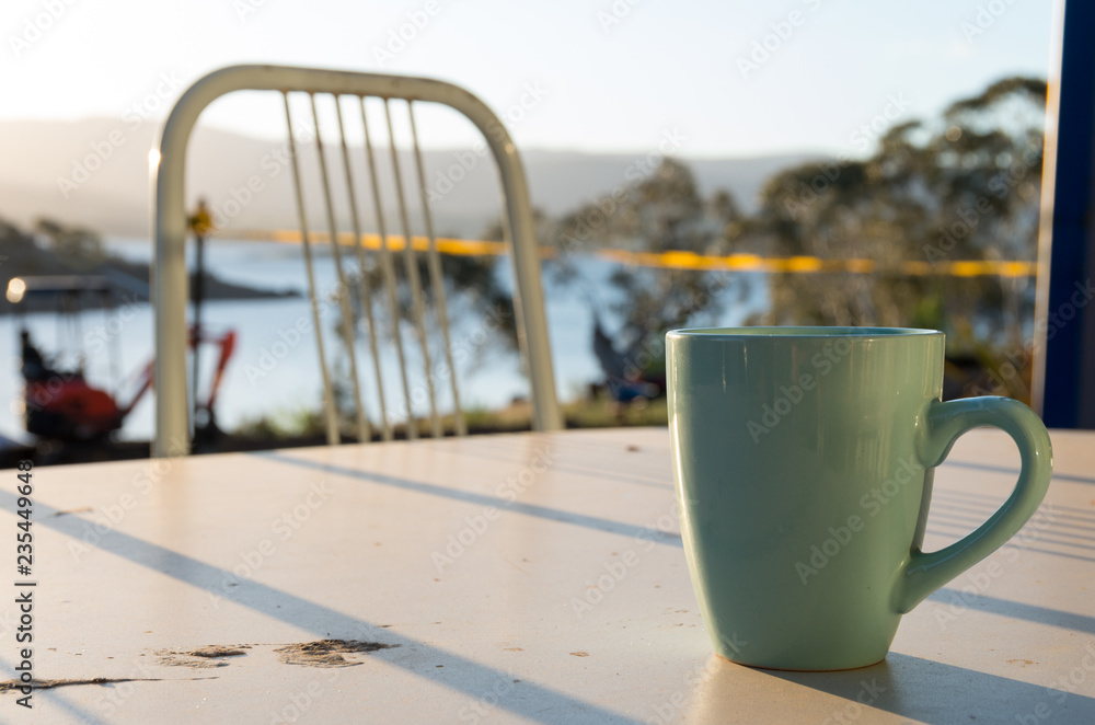 Lakeside coffee mug & table Lakeside coffee mug & table