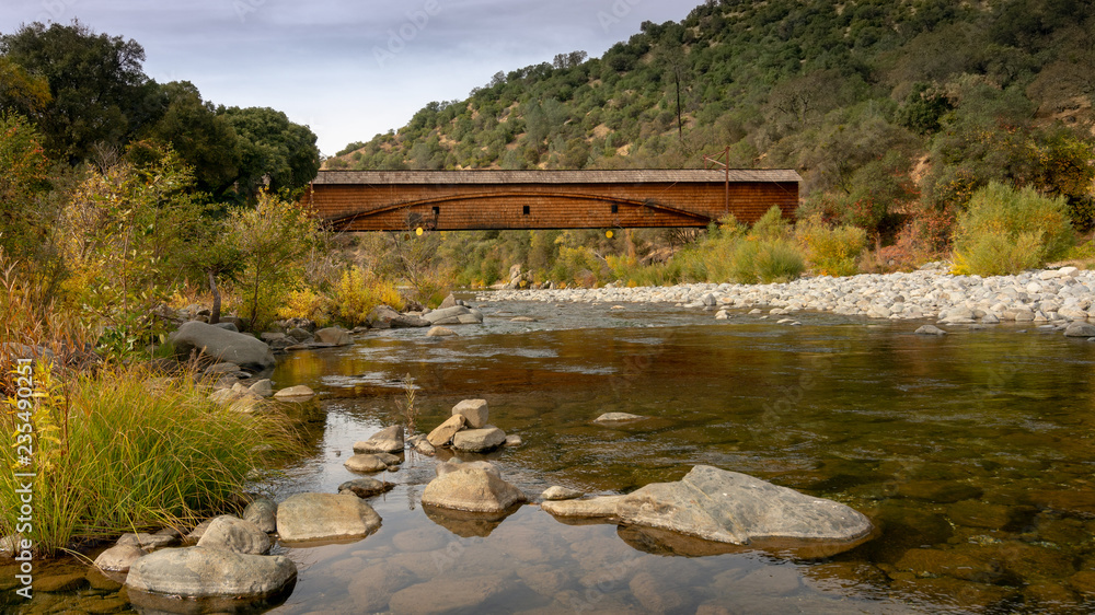 Αυτοκόλλητο Side view of the bridgeport Covered Bridge at South Yuba River in California, USA, in the autumn