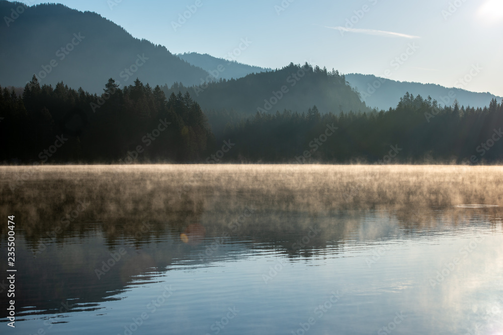 Fototapeta premium tarn in early morning fog