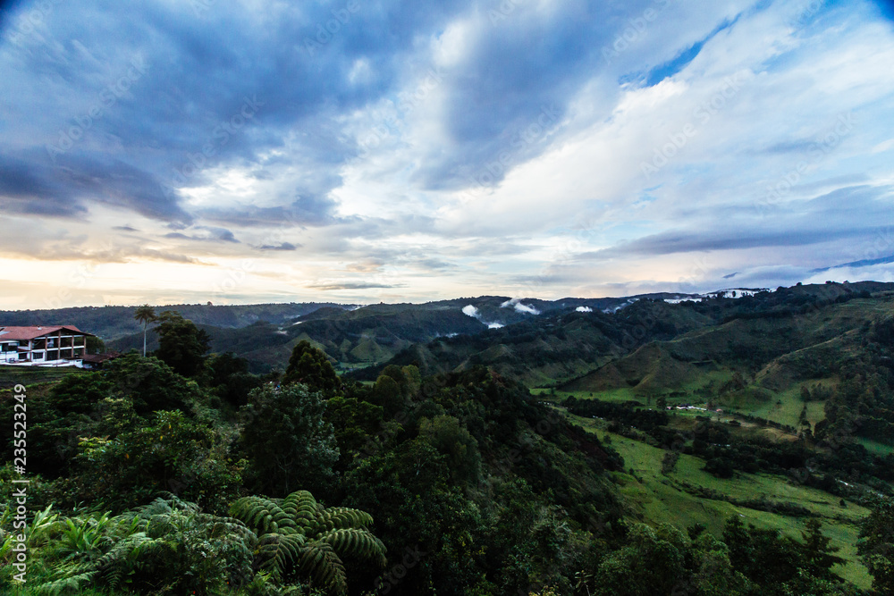 Hochland Kolumbien Sonnenuntergang bei Salento