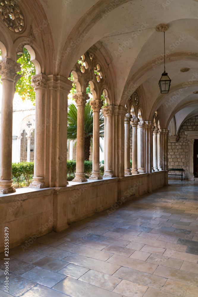 Fototapeta premium Cloister with beautiful arches and columns in old Dominican monastery in Dubrovnik