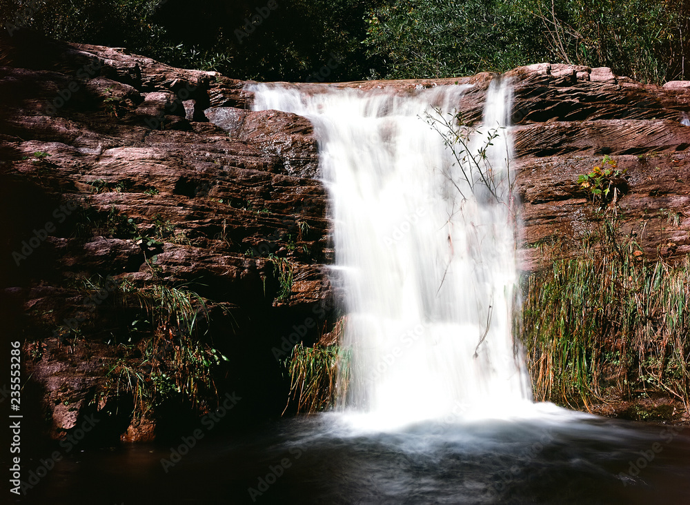 Obraz premium Tonto Creek waterfall in white mountains Arizona