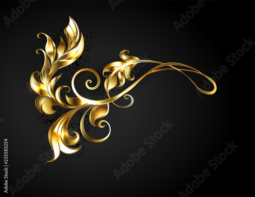 Asymmetric gold frame scroll