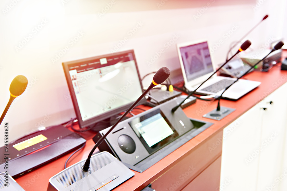 Microphones of digital conference systems Microphones of digital conference systems