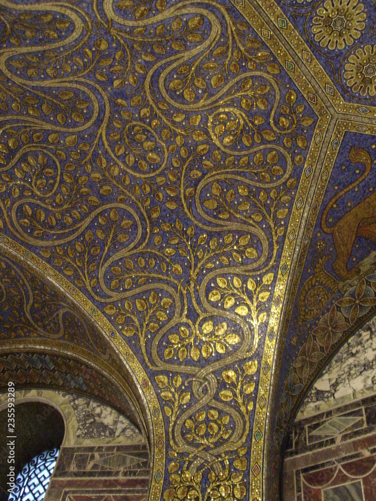 Goldenes Deckenmosaik Aachener Dom