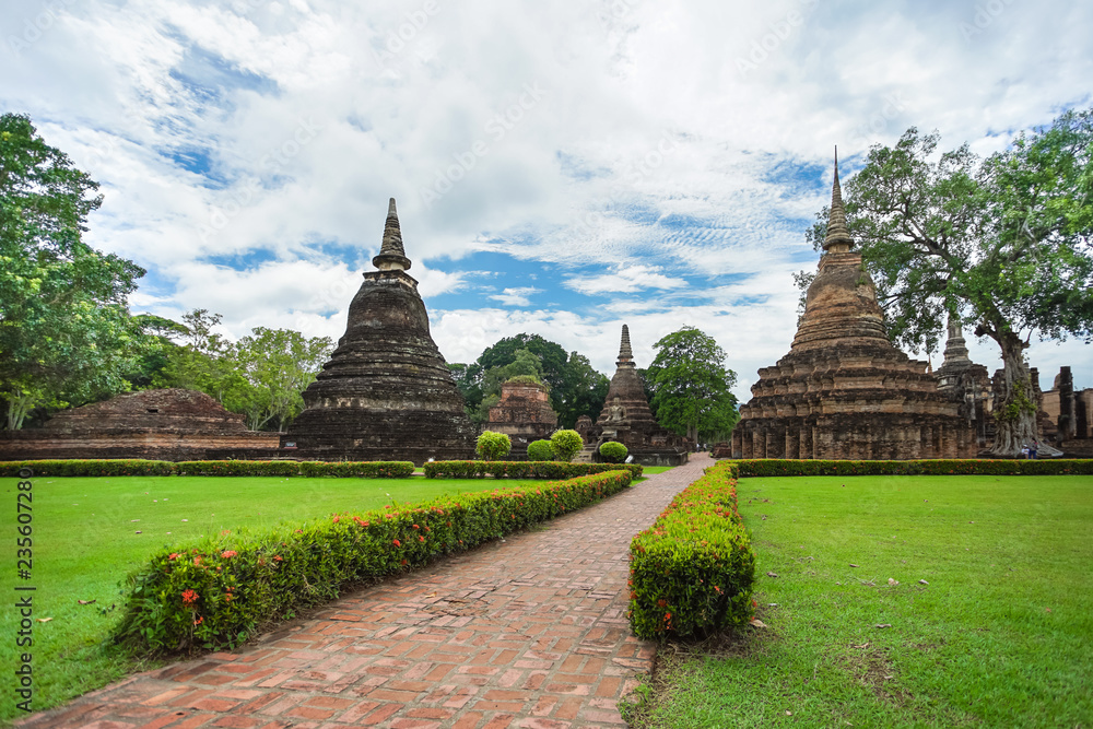 Wat Mahathat or Mahathat Temple in Sukhothai Historical Park Wat Mahathat or Mahathat Temple in Sukhothai Historical Park