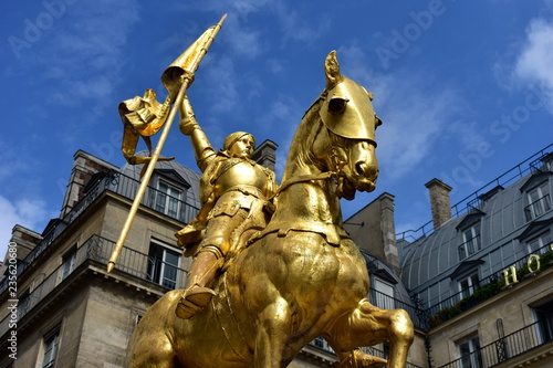 Obraz na płótnie Paris, France. Jeanne d’Arc golden statue. Blue sky with white clouds. w salonie