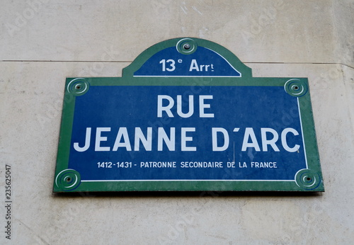 Rue Jeanne d'Arc Plaque de nom de rue. Paris France © Bruno Bleu